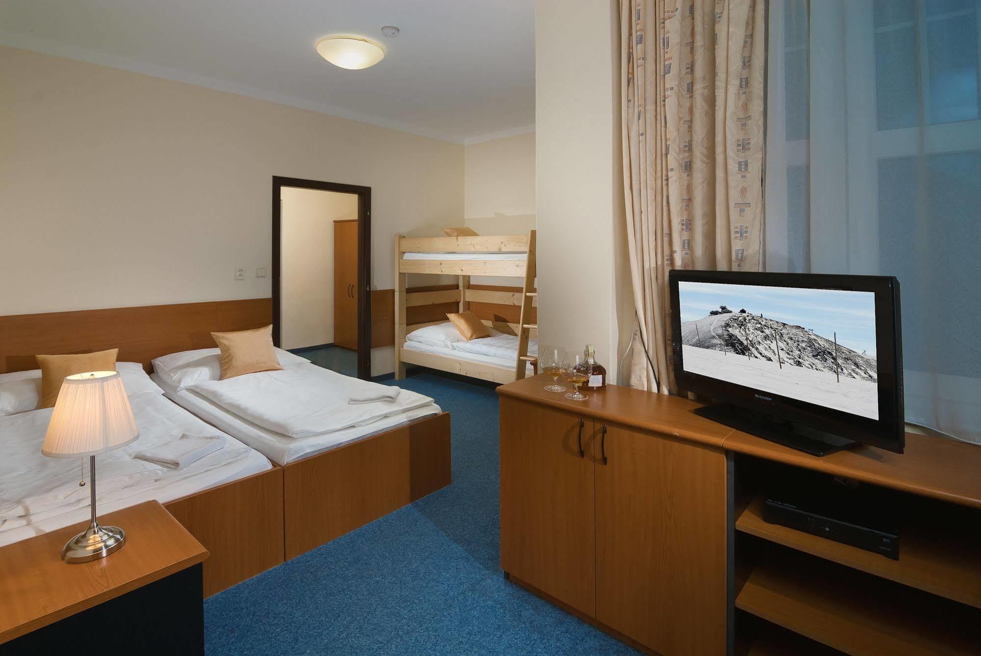 Lyzarska Bouda Domovina Hotel Spindleruv Mlyn Exterior photo